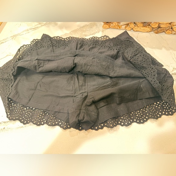 BNWT GAP size medium Black Eyelet mini skort - Picture 12 of 14